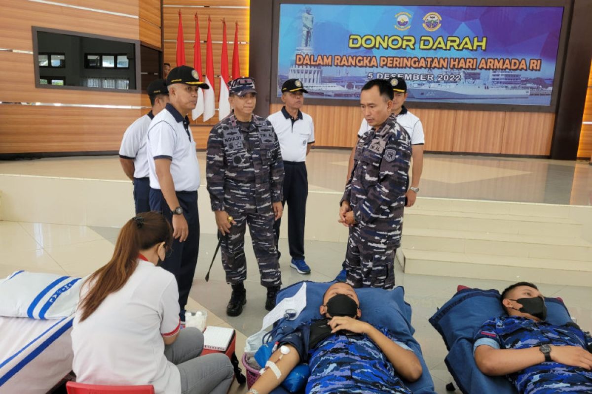 Lantamal VIII Manado laksanakan donor darah sambut Hari Armada