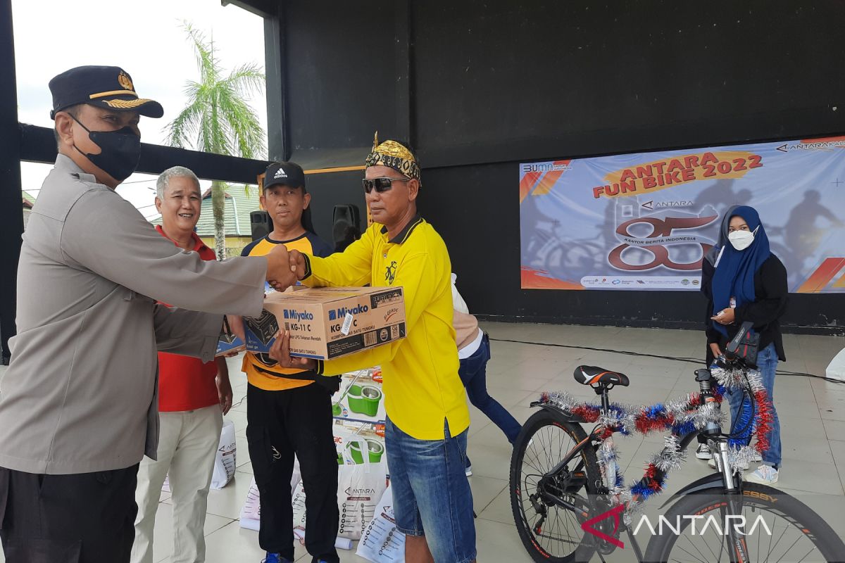 Meriahnya Antara Fun Bike 2022 banjir hadiah dan kostum unik