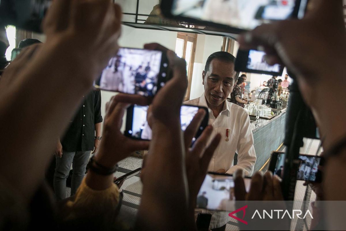Jokowi hadiri rapat persiapan pernikahan Kaesang dan Erina di Solo