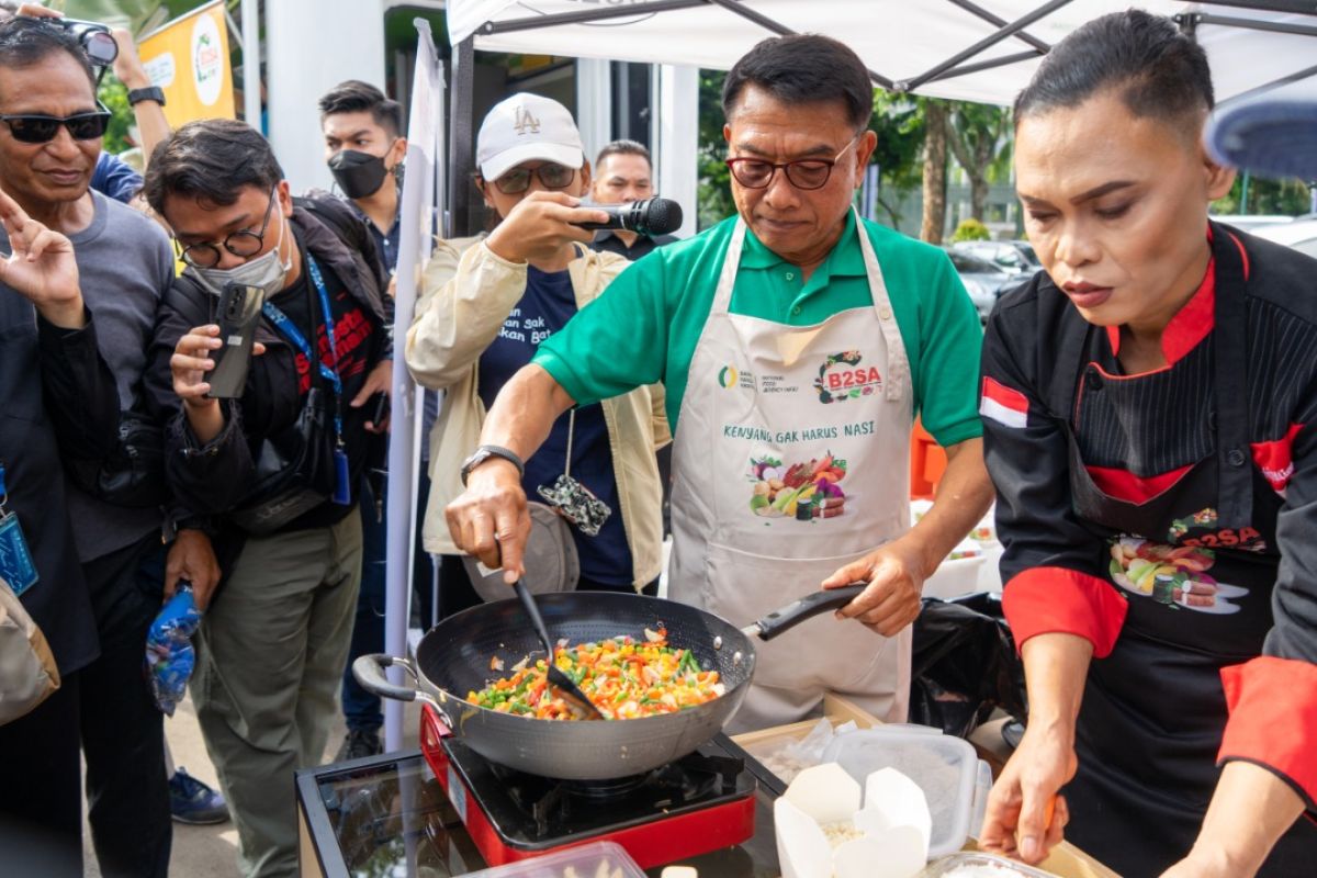 Chief of Presidential Staff popularizes sorghum as food source at CFD