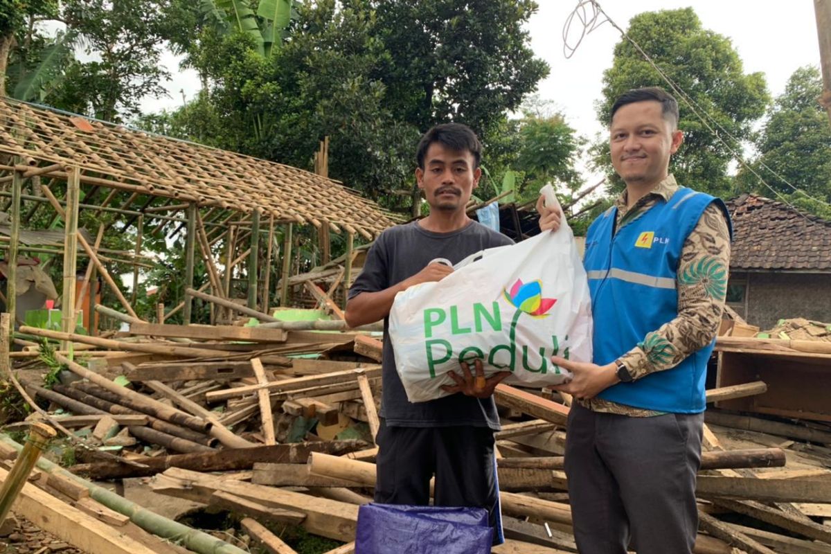 Relawan PLN Sisir Lokasi Terisolir Untuk Salurkan Bantuan Pascagempa Cianjur