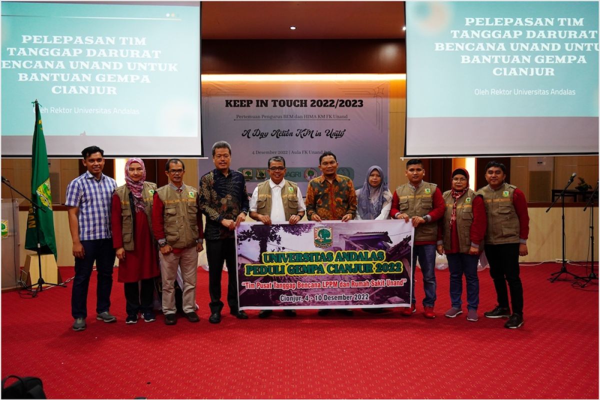 Andalas University joins humanitarian mission in West Java's Cianjur