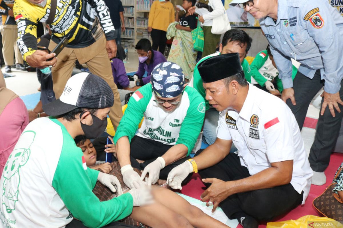 Wakil Ketua Komisi II DPRD Kalsel lakukan bakti sosial