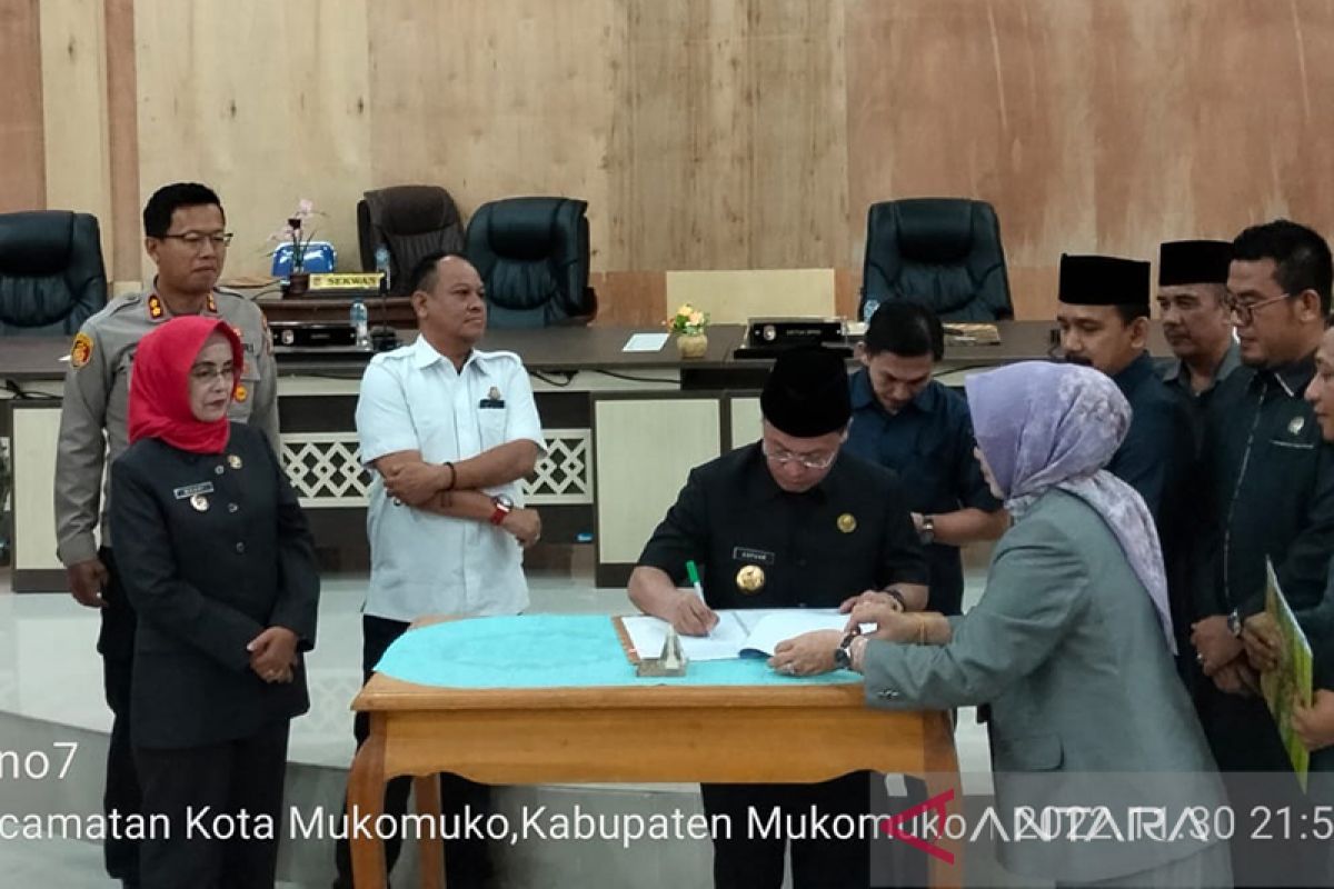 Bupati-Wabup Mukomuko hadiri pengesahan APBD 2023