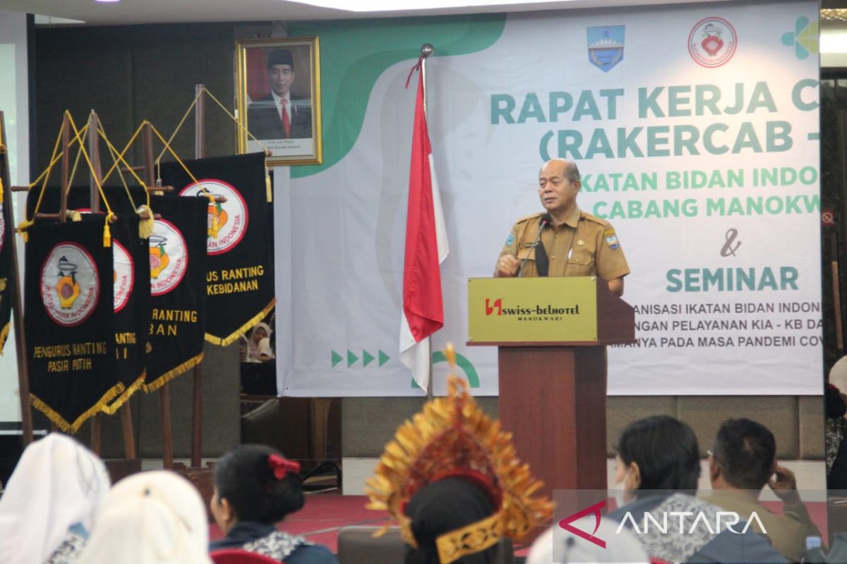 Pemkab Manokwari apresiasi kinerja para bidan selama masa pandemi