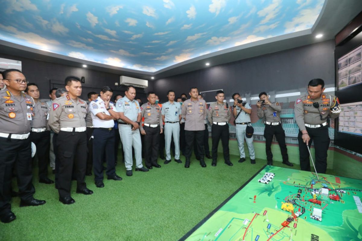 Kakorlantas Polri tinjau kesiapan Operasi Lilin 2022