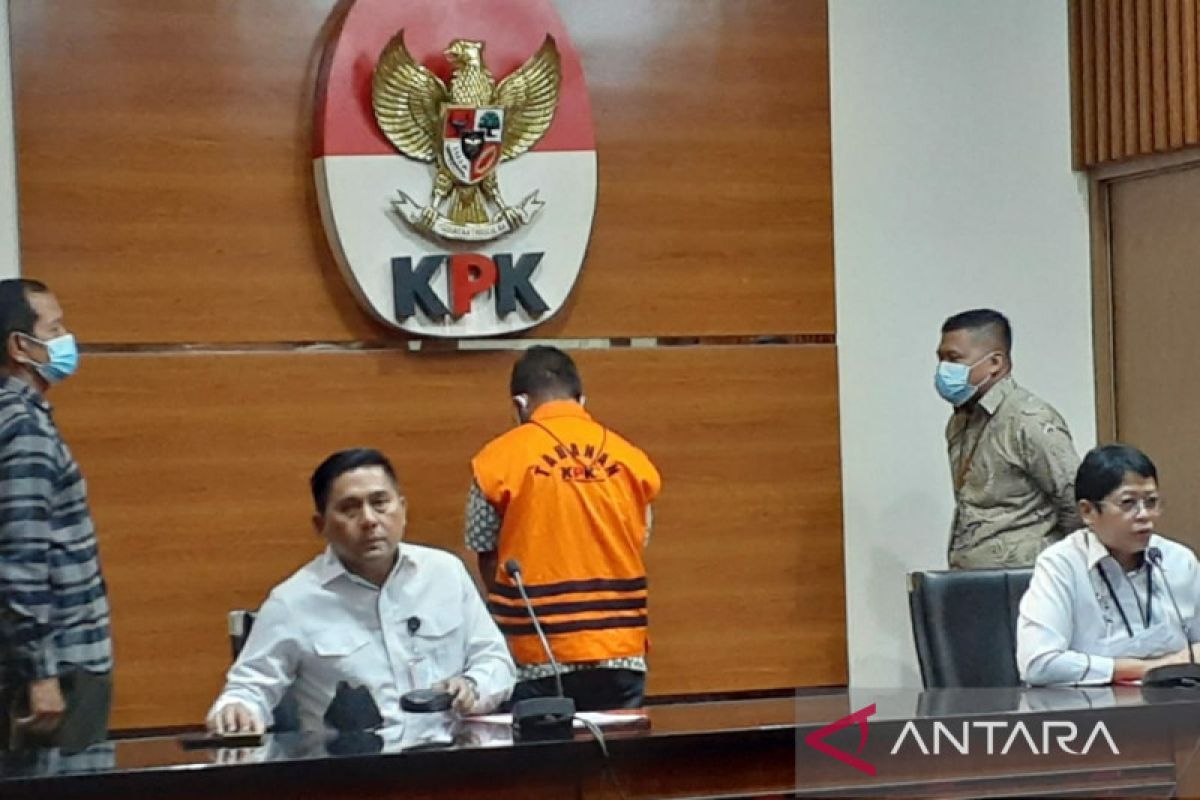 KPK tahan Victor Sitorus terkait kasus korupsi proyek jalan di Bengkalis