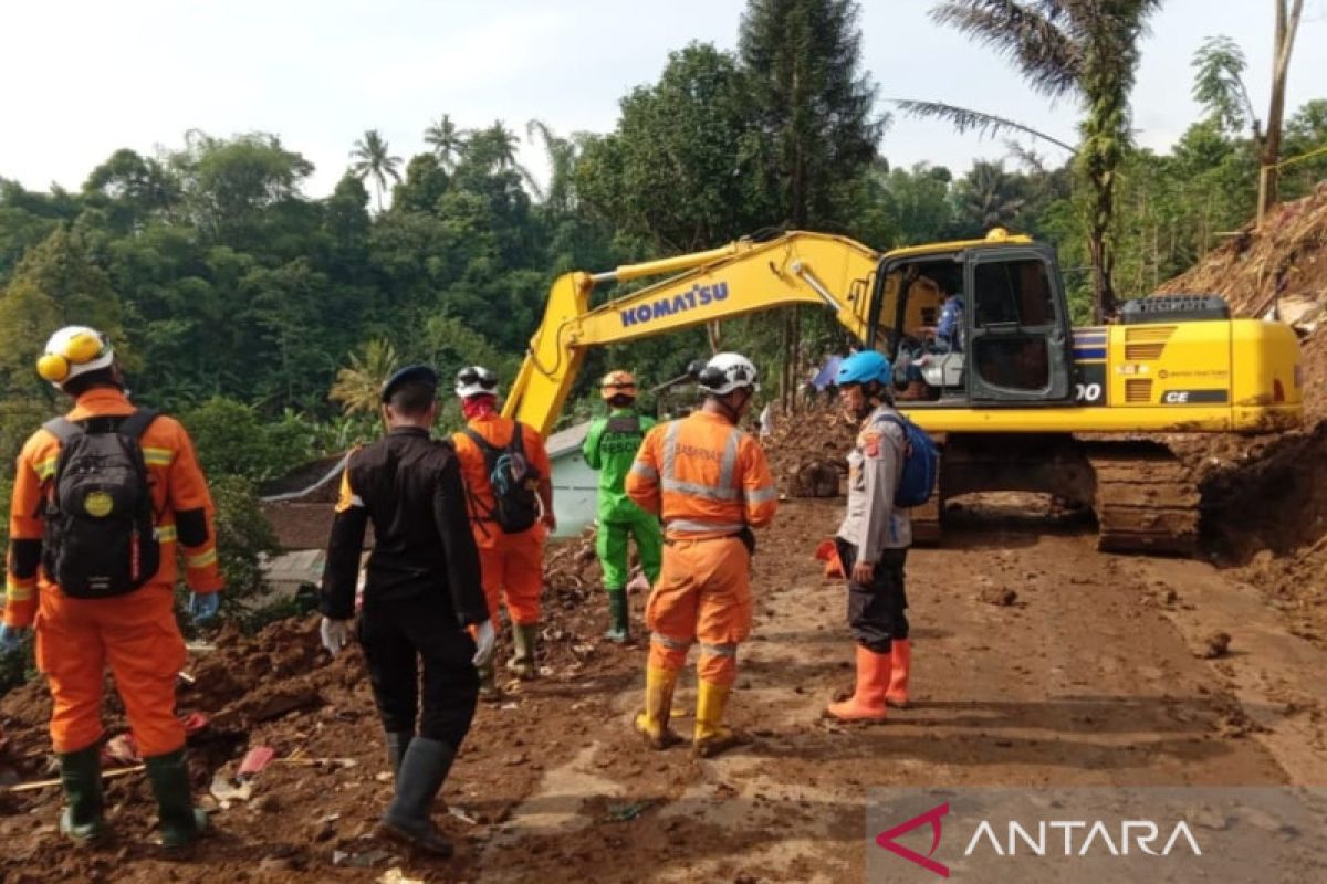 Tim SAR gabungan masih cari delapan korban tertimbun di Cianjur