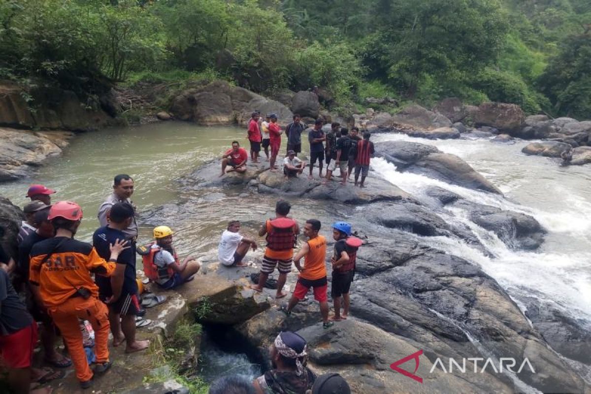 Korban tenggelam di Sungai Khayangan belum ditemukan