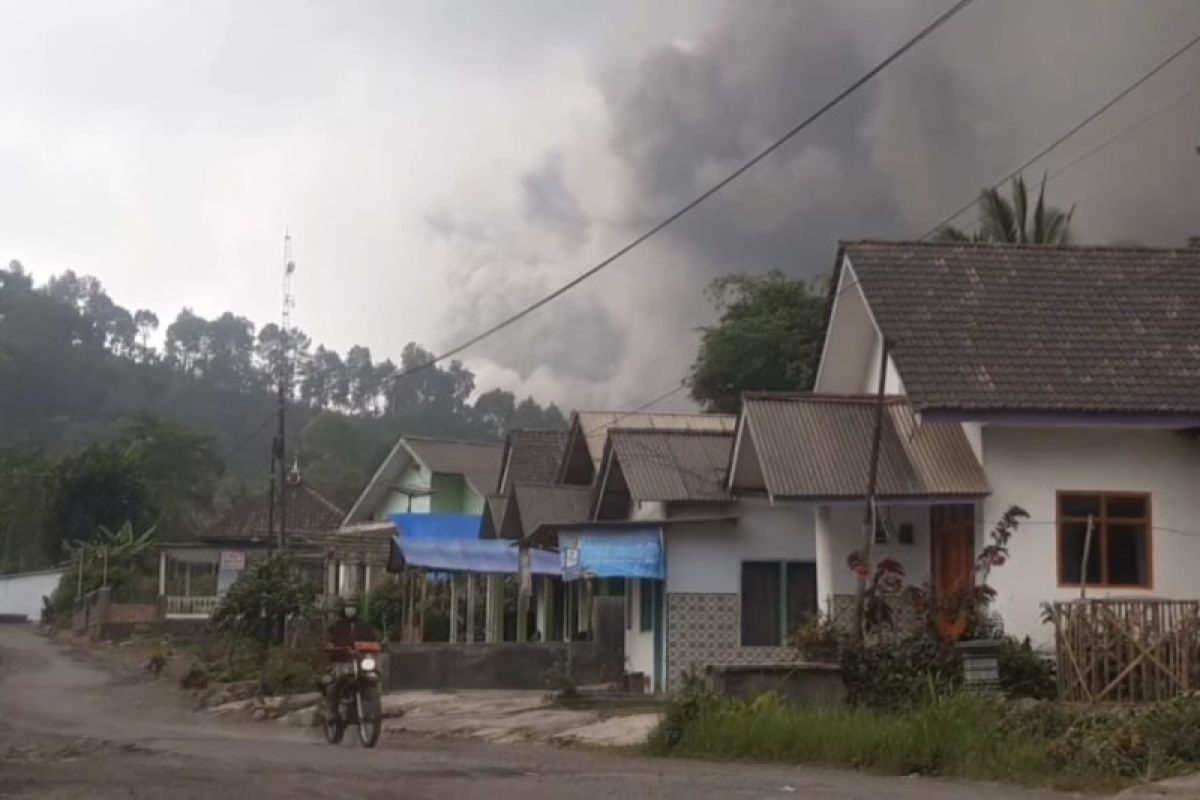 Bantuan untuk warga Gunung Semeru terkendala akses