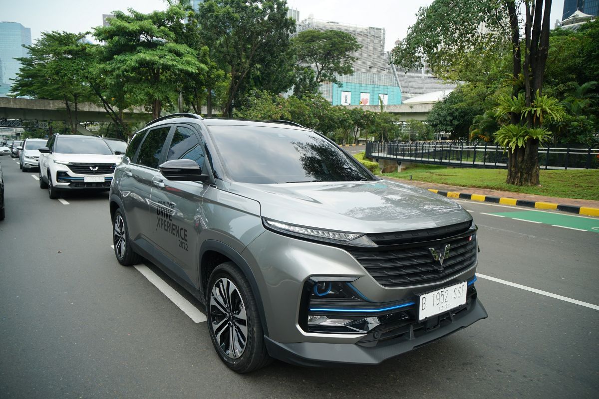 Almaz Hybrid, SUV serba lengkap harga terjangkau