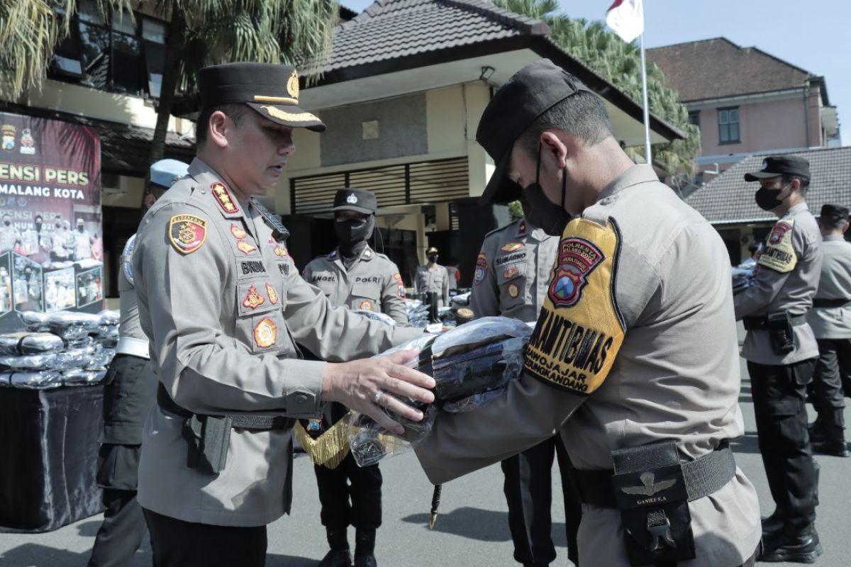 Polresta Malang Kota distribusikan peralatan bencana pada 57 kelurahan