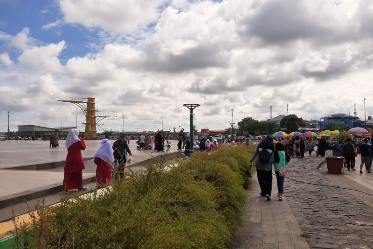 Pemprov Kepri relokasi pedagang kaki lima Taman Gurindam 12