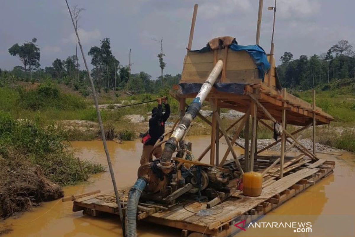 Bekas arena dayung di Kuansing jadi lokasi penambangan emas ilegal