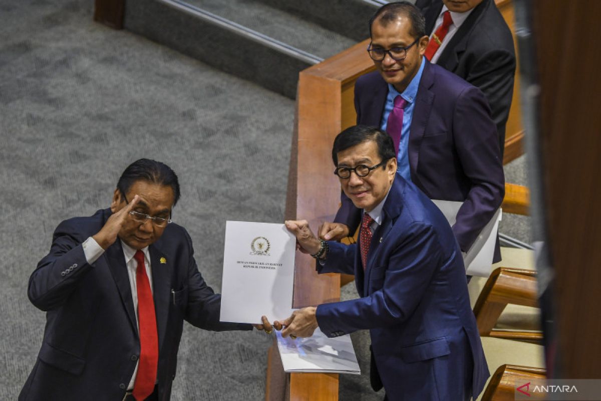 Kemarin, Pengesahan RKUHP jadi momen sejarah hingga motif Ferdy Sambo