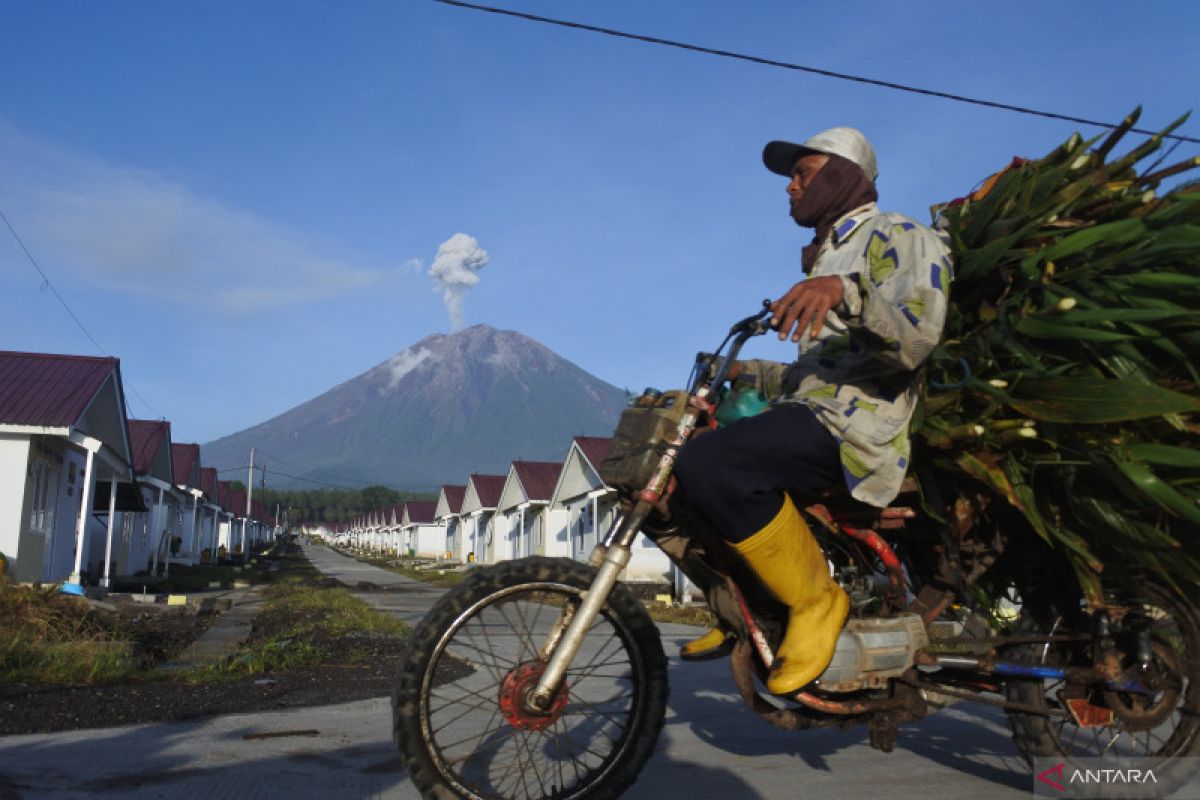 Aktivitas Gunung Semeru masih didominasi letusan dan guguran