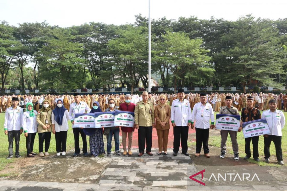 BAZNAS salurkan zakat mal bagi 250 mustahik di Bone Bolango