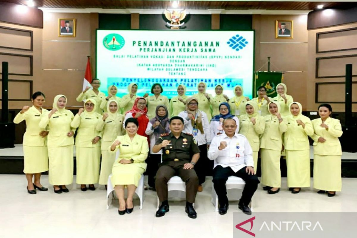 BPVP Kendari melatih menjahit anggota Ikatan Adhyaksa Dharmakarini