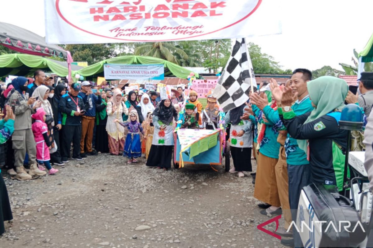 Seribu anak ikuti karnaval peringati Hari Anak Nasional di Balangan