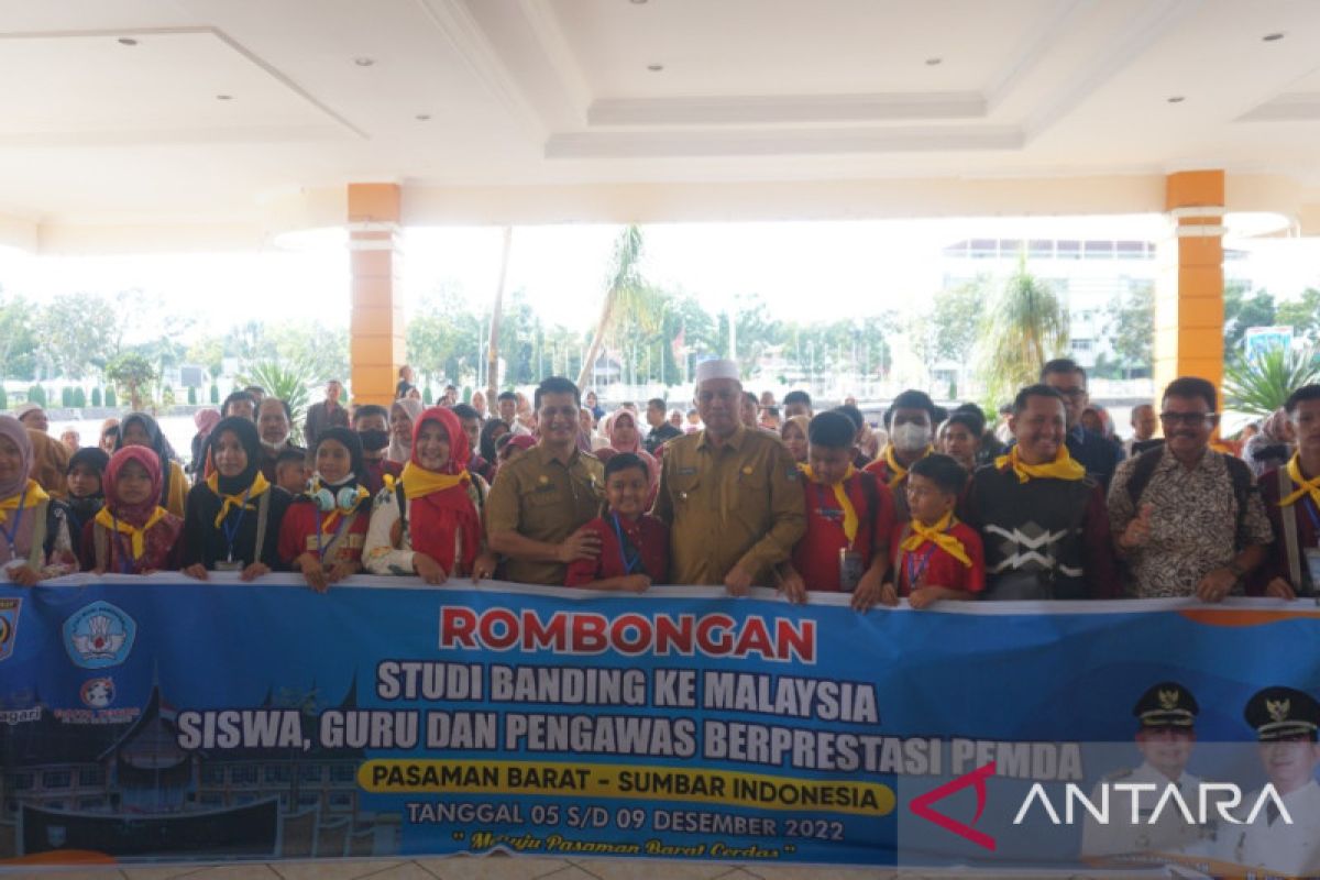 Tepati janji, Bupati Pasbar berangkatkan siswa berprestasi studi banding ke Malaysia