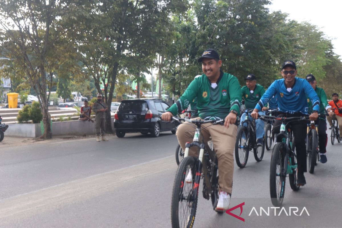 Ketua DPRD ikuti sepeda santai di sela Muskomwil V APEKSI Kalimantan