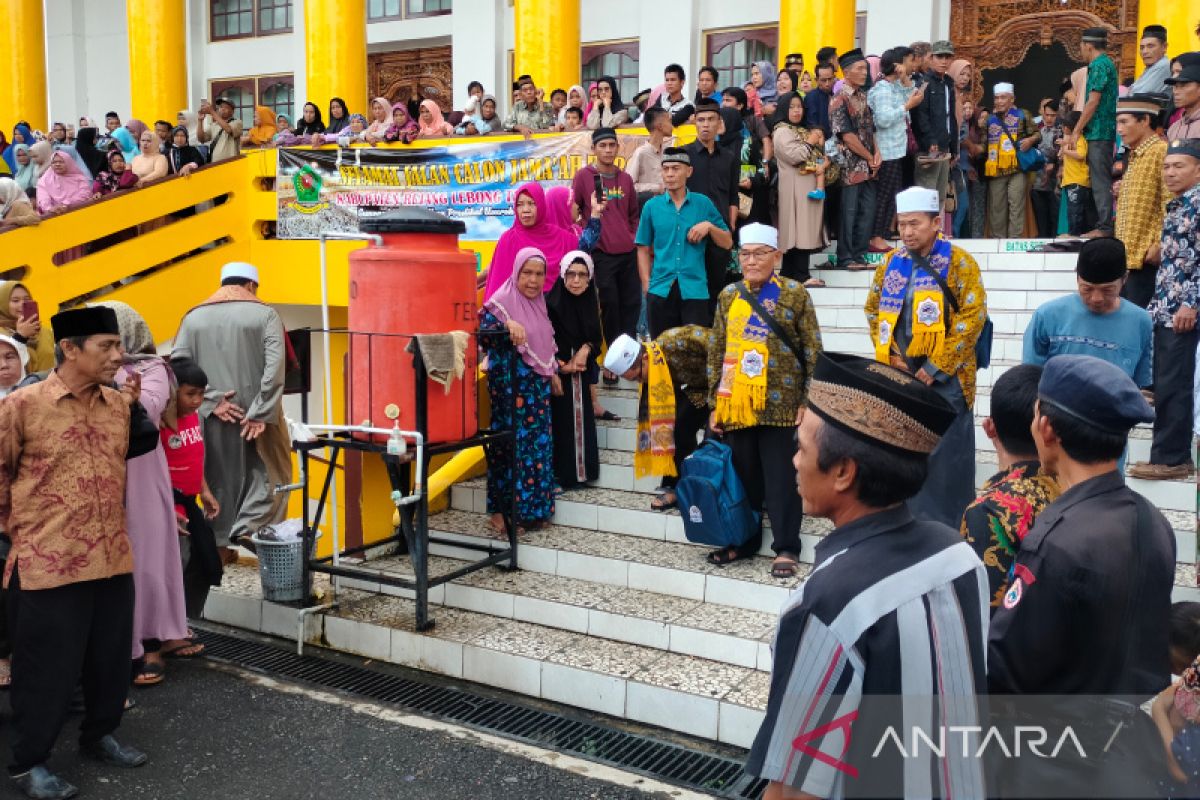 Rejang Lebong fasilitasi 50 warga menunaikan umrah