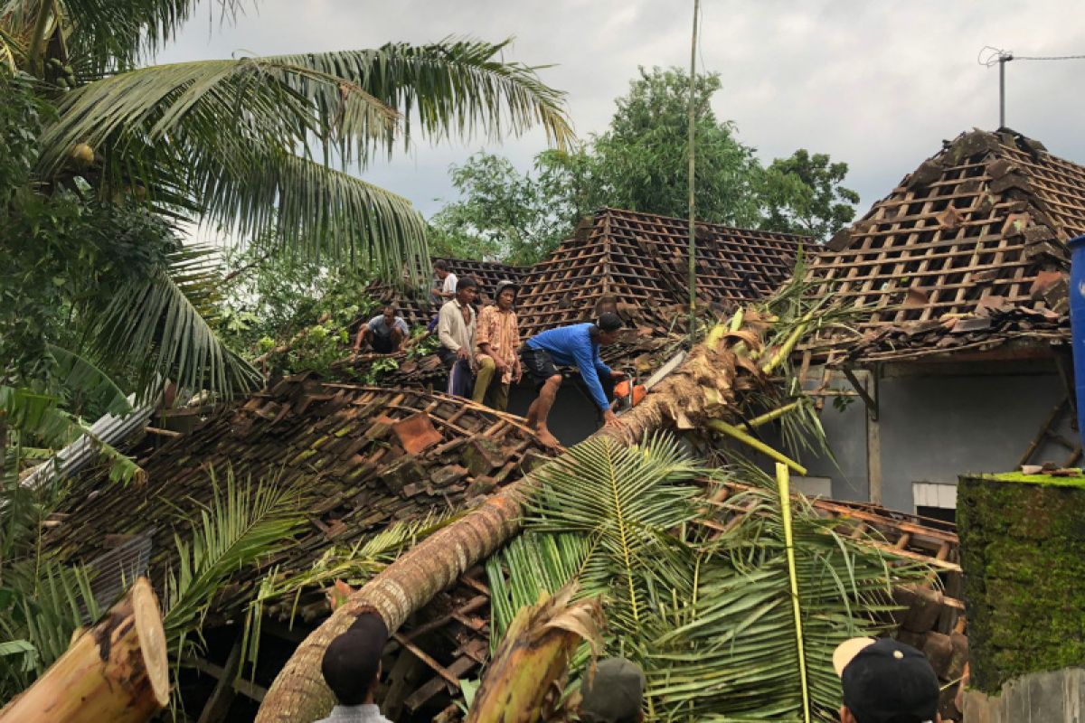 Puluhan rumah di Imogiri Bantul rusak terdampak angin puting beliung