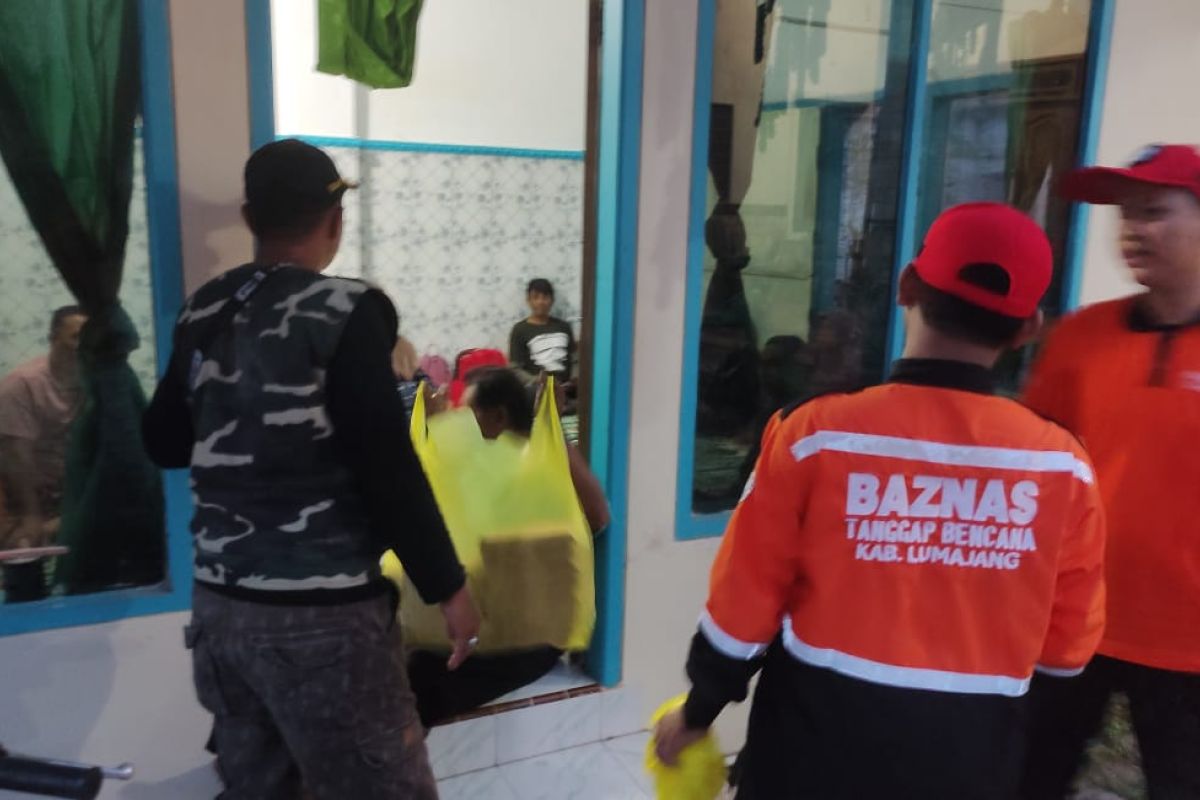 Baznas distribusikan bantuan bagi pengungsi erupsi Gunung Semeru