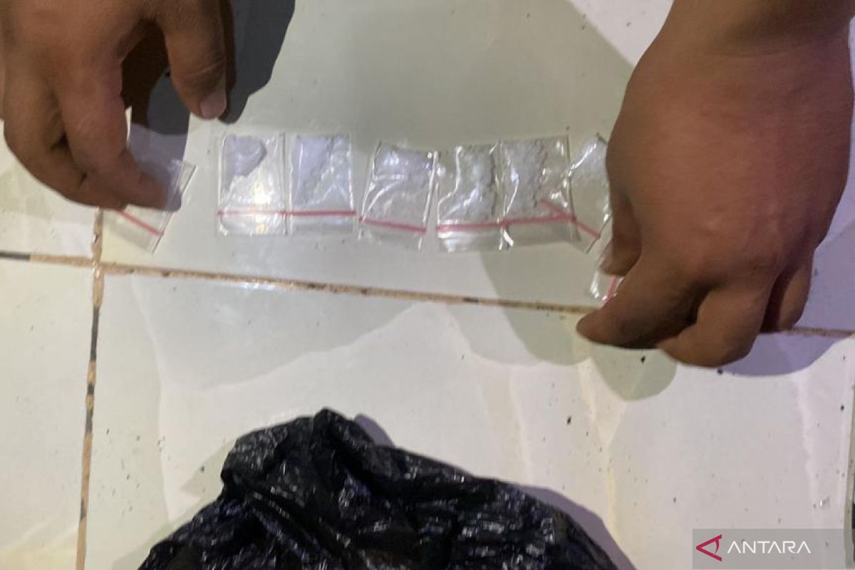 Buronan narkoba di Kota Mataram tertangkap sembunyikan sabu-sabu di plafon