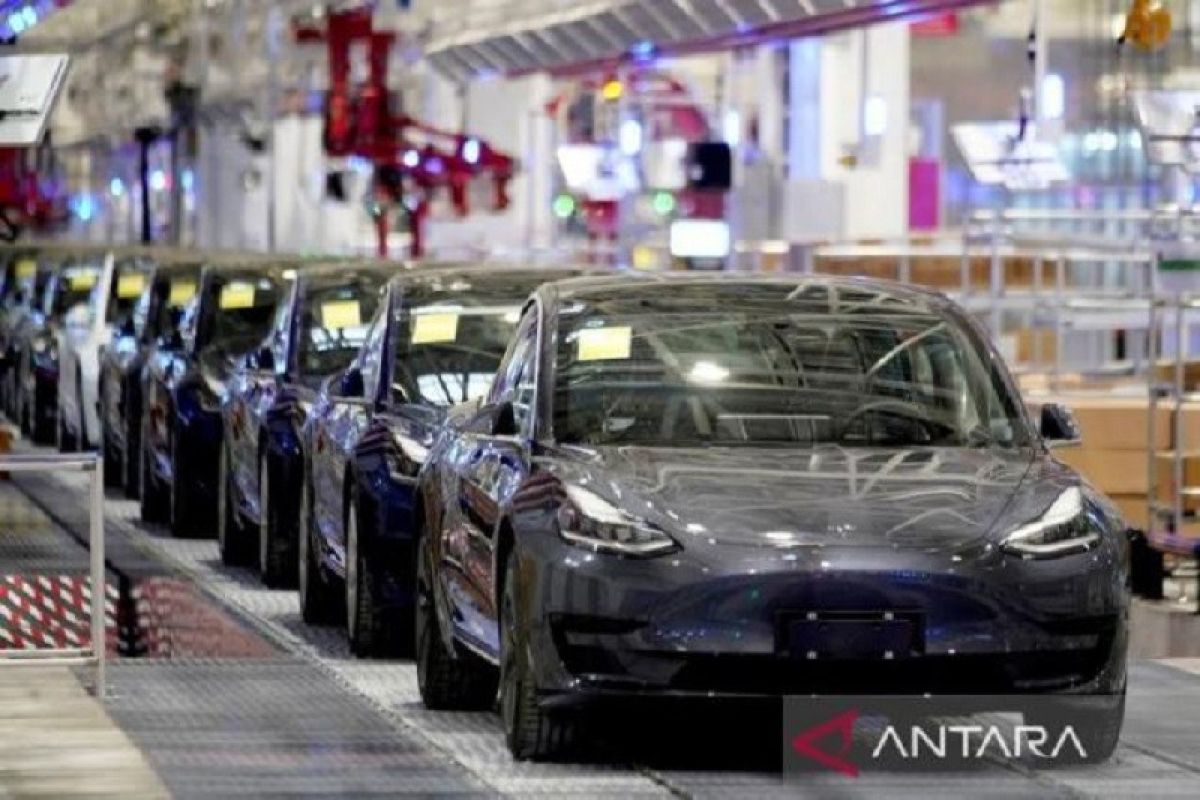 Tesla tangguhkan produksi di pabrik Shanghai