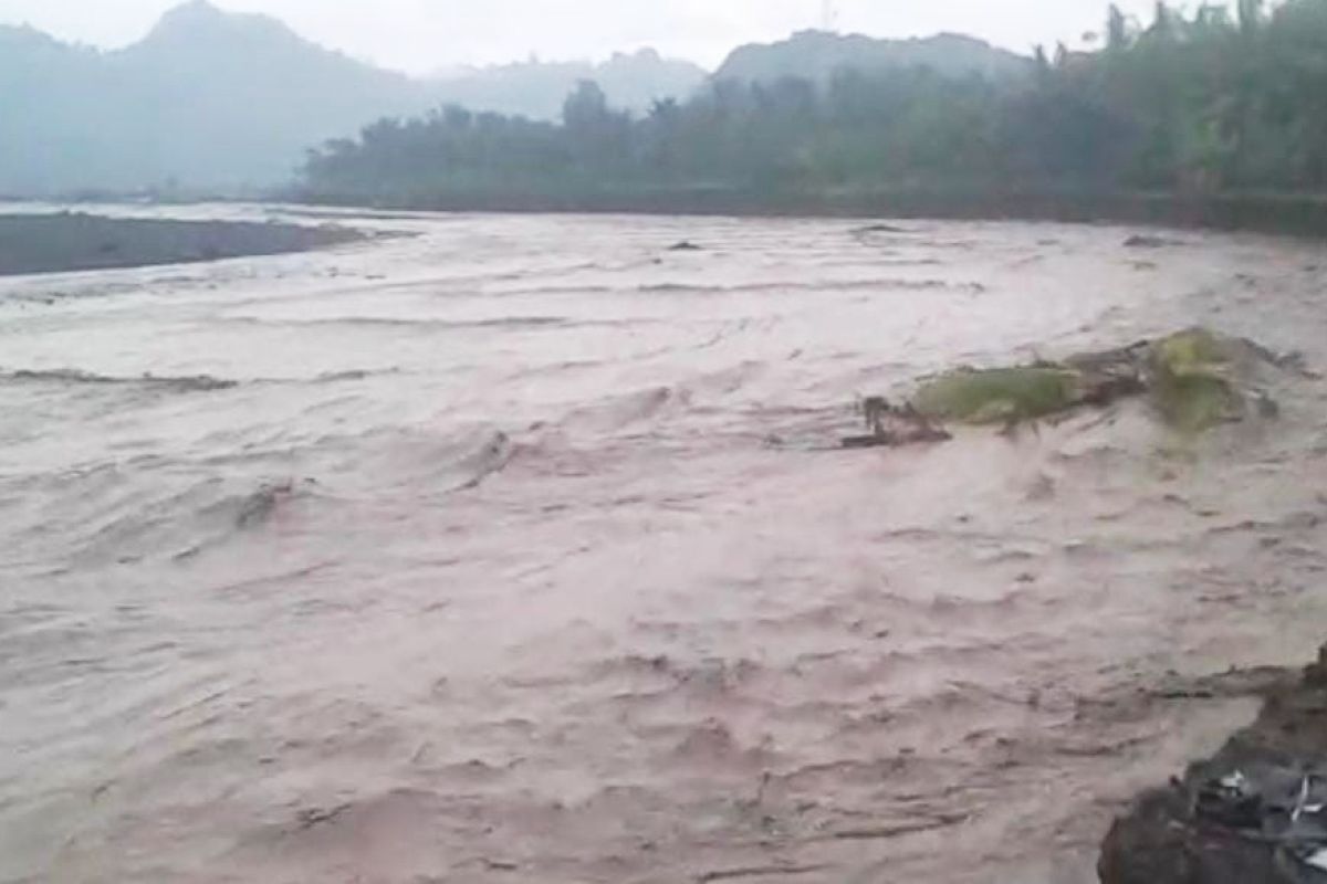 Thoriqul Haq minta masyarakat waspadai lahar dingin Gunung Semeru