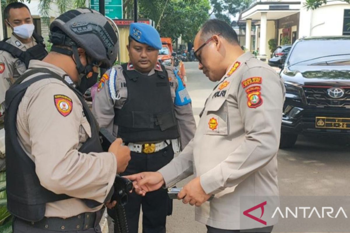 Polres Bekasi perketat penjagaan antisipasi peristiwa bom bunuh diri di Bandung