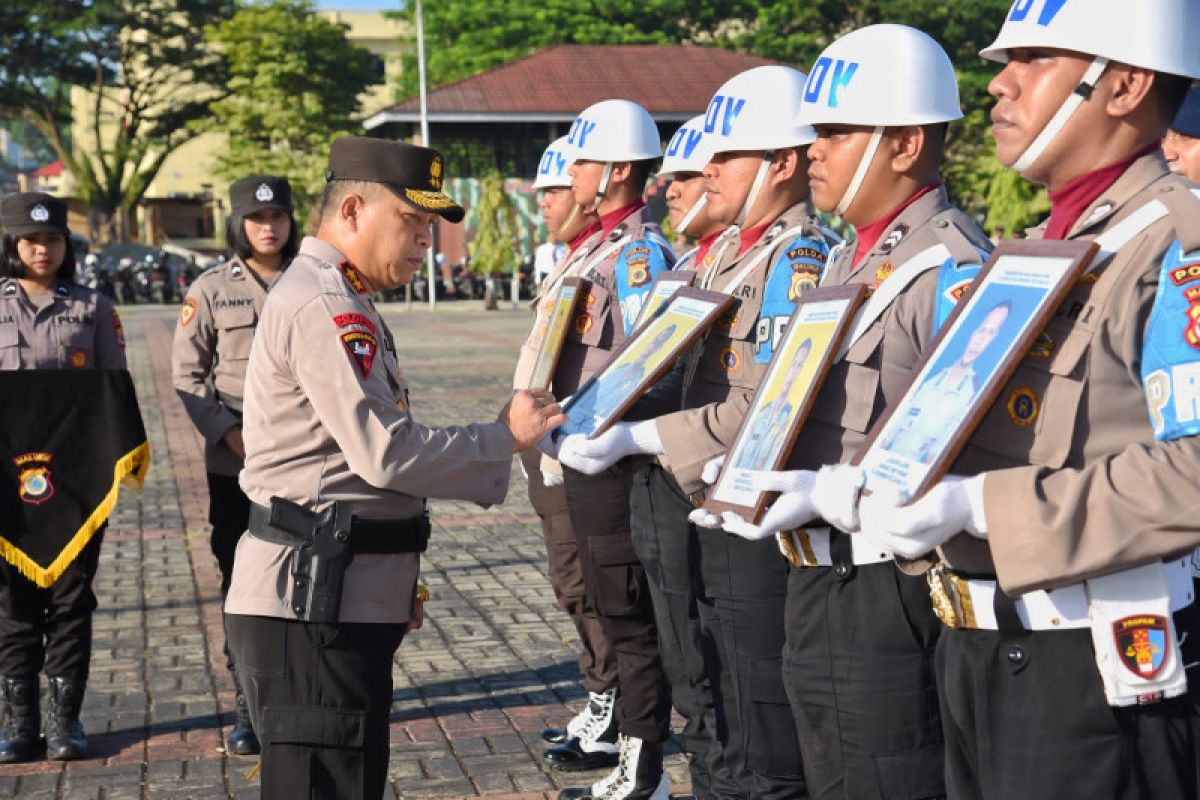 Polda Maluku pecat lima personel terlibat pelanggaran berat, bersihkan institusi Polri