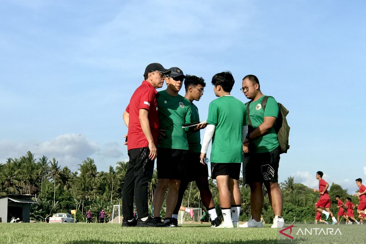 Ketum PSSI cek persiapan timnas senior berjuang di Piala AFF 2022