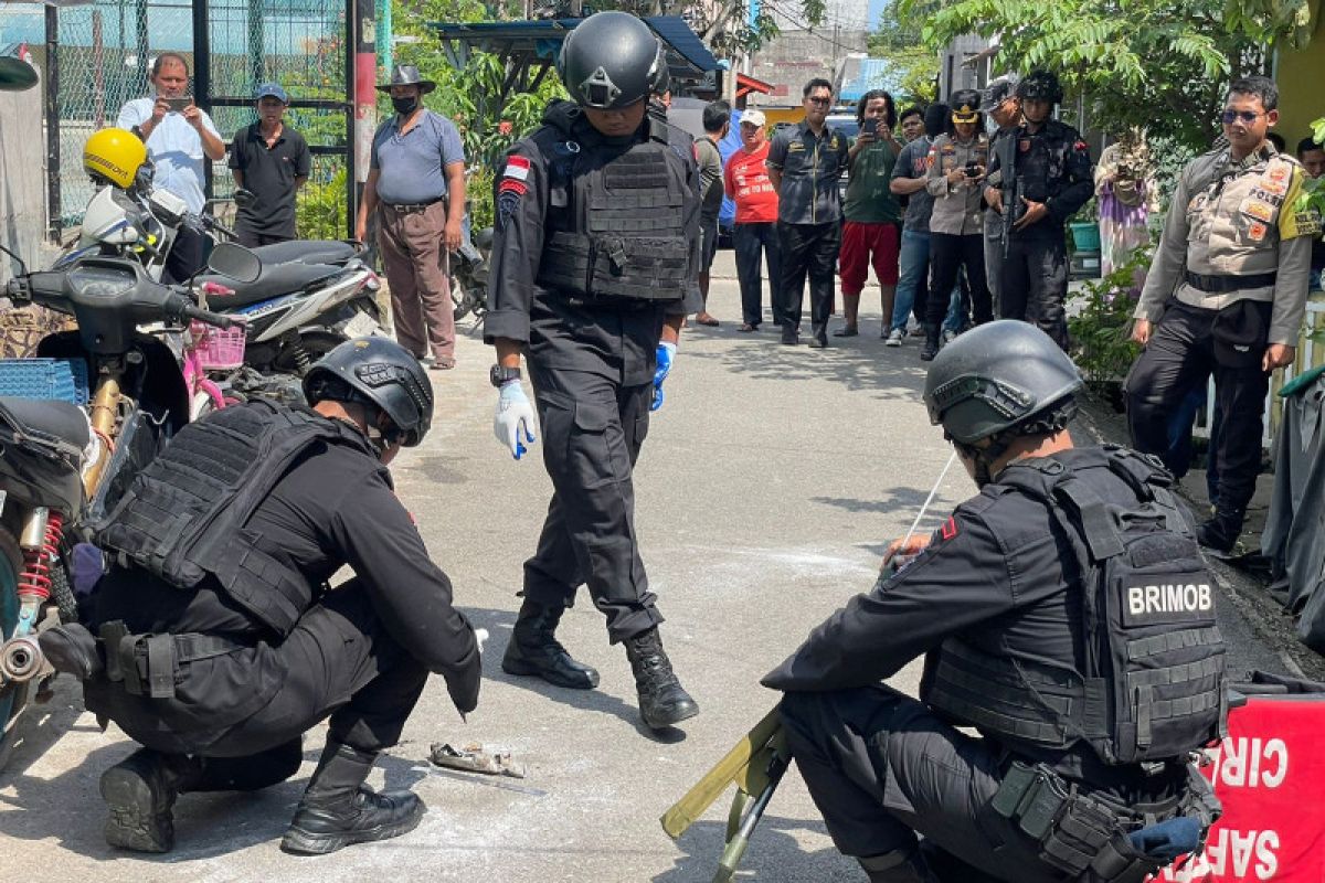 Polisi selidiki pemilik benda yang meledak di perumahan warga Batam
