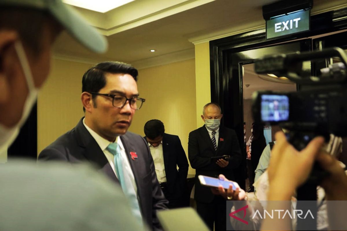 Ridwan Kamil minta warga tenang pascabom Astanaanyar