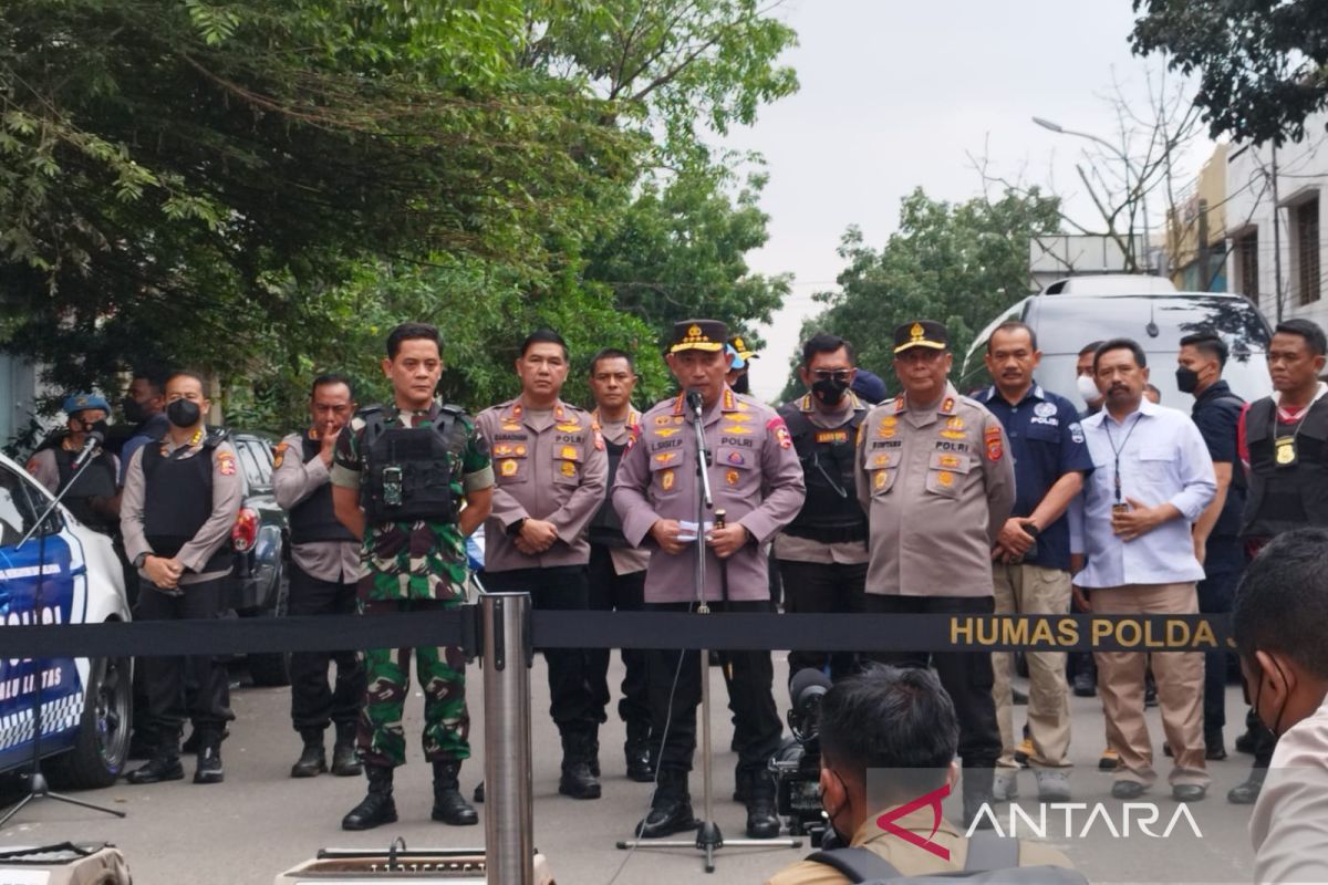 Polri: pelaku bawa dua bom di depan dan belakang badan ke Astanaanyar