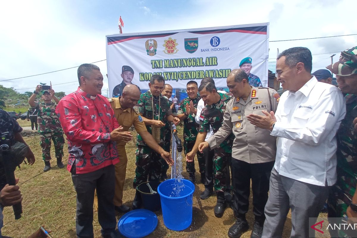Pangkostrad resmikan pencanangan TNI AD Manunggal Air di Kampung Sereh