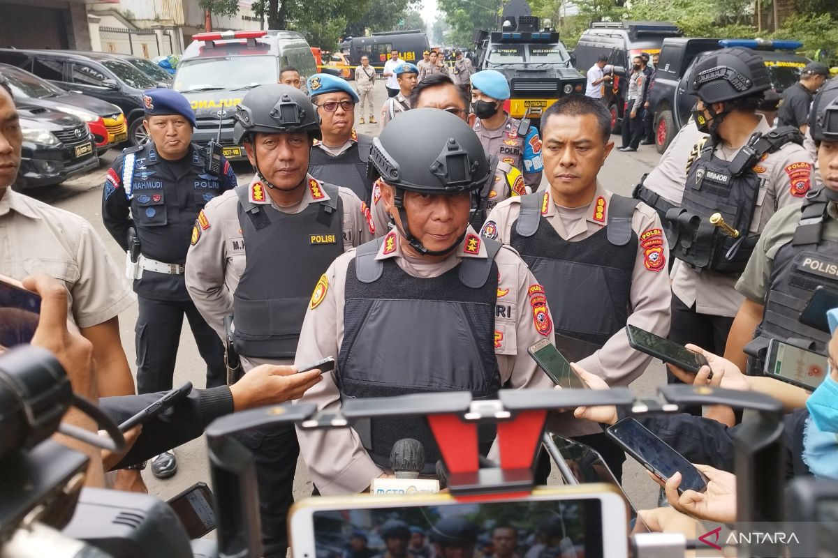 10 polisi dan satu warga sipil jadi korban ledakan bom di Polsek Astana Anyar