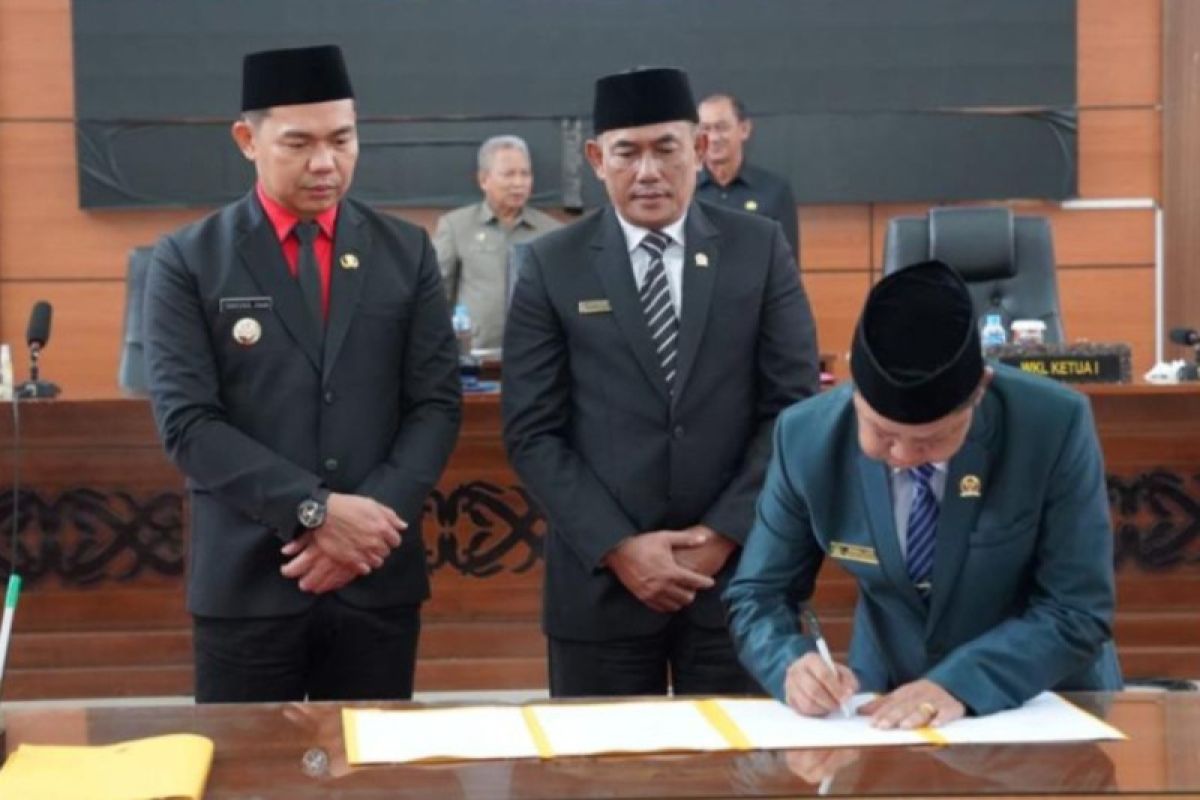 Kapuas Hulu setujui tiga Raperda inisiatif DPRD