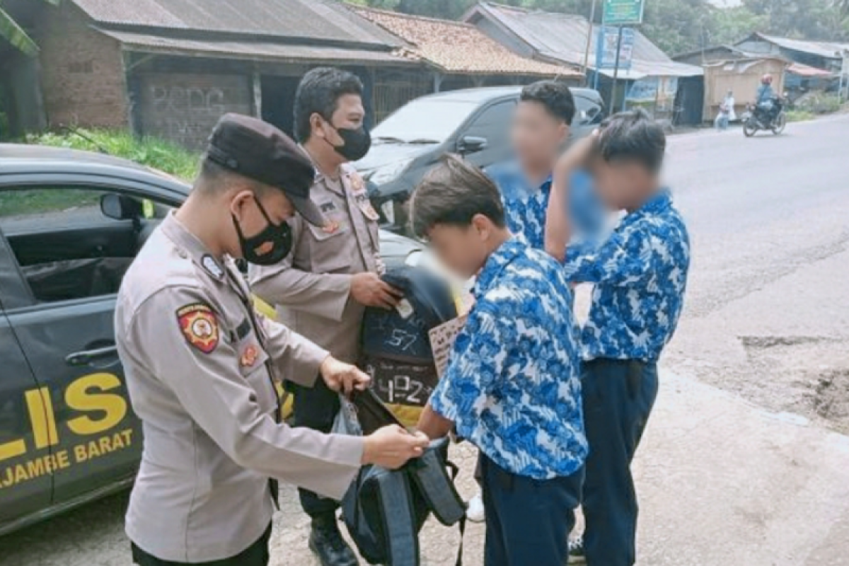 Antisipasi tawuran pelajar, Polisi Karawang tingkatkan patroli