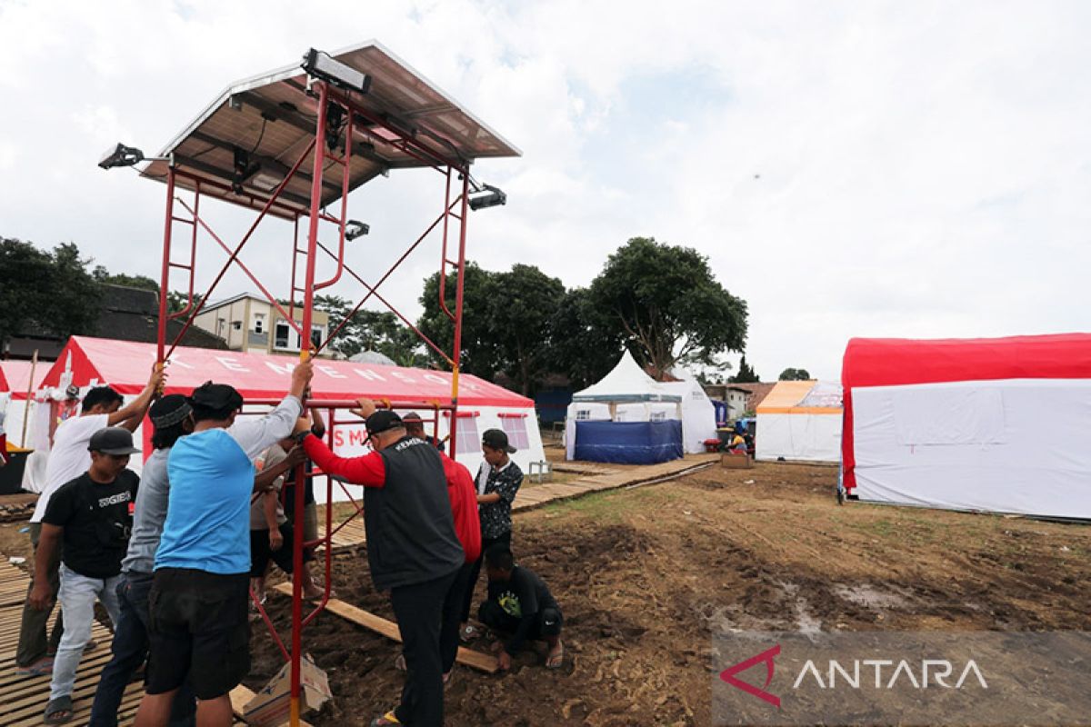 West Jakarta delivers relief package to assist Cianjur's quake victims