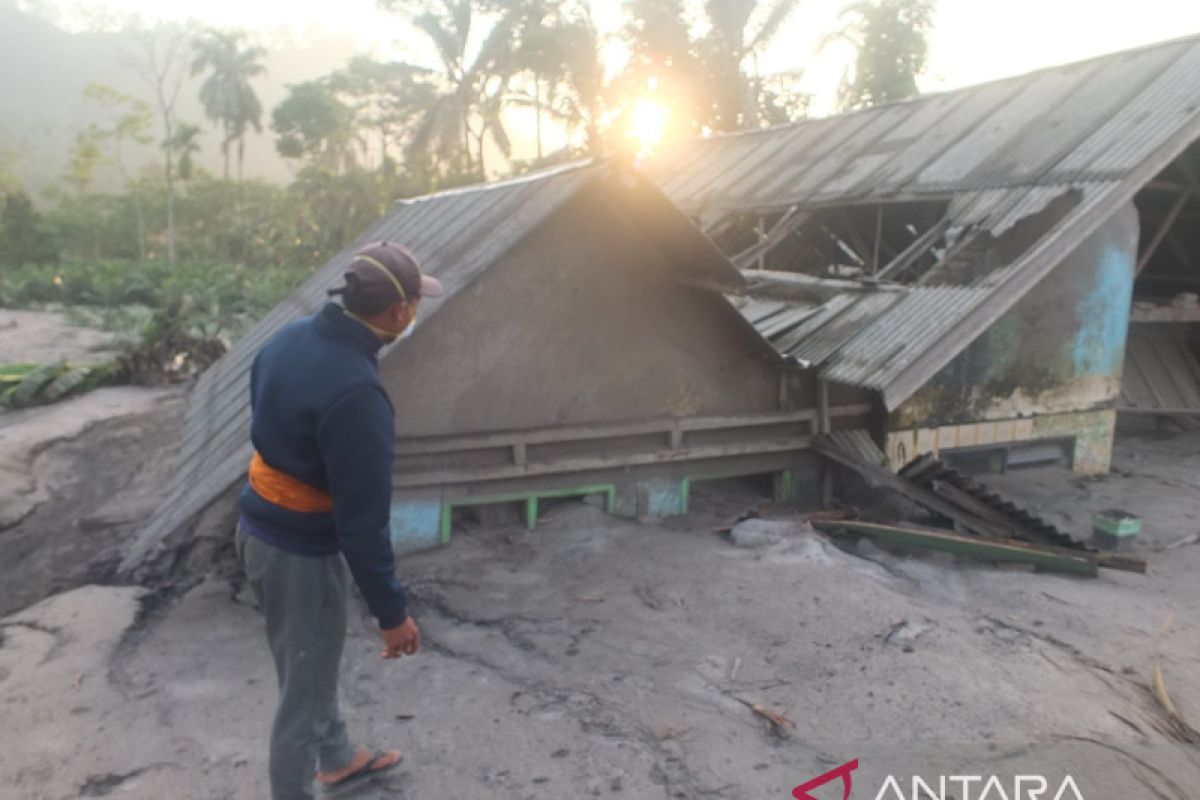 Merajut asa dan berdamai dengan alam di tengah gejolak aktivitas Gunung Semeru