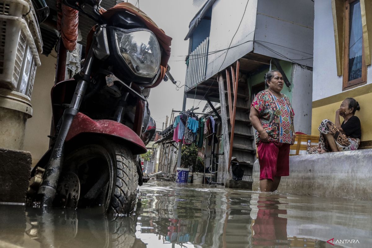 Jakarta braces for coastal flooding, evacuation camps ready