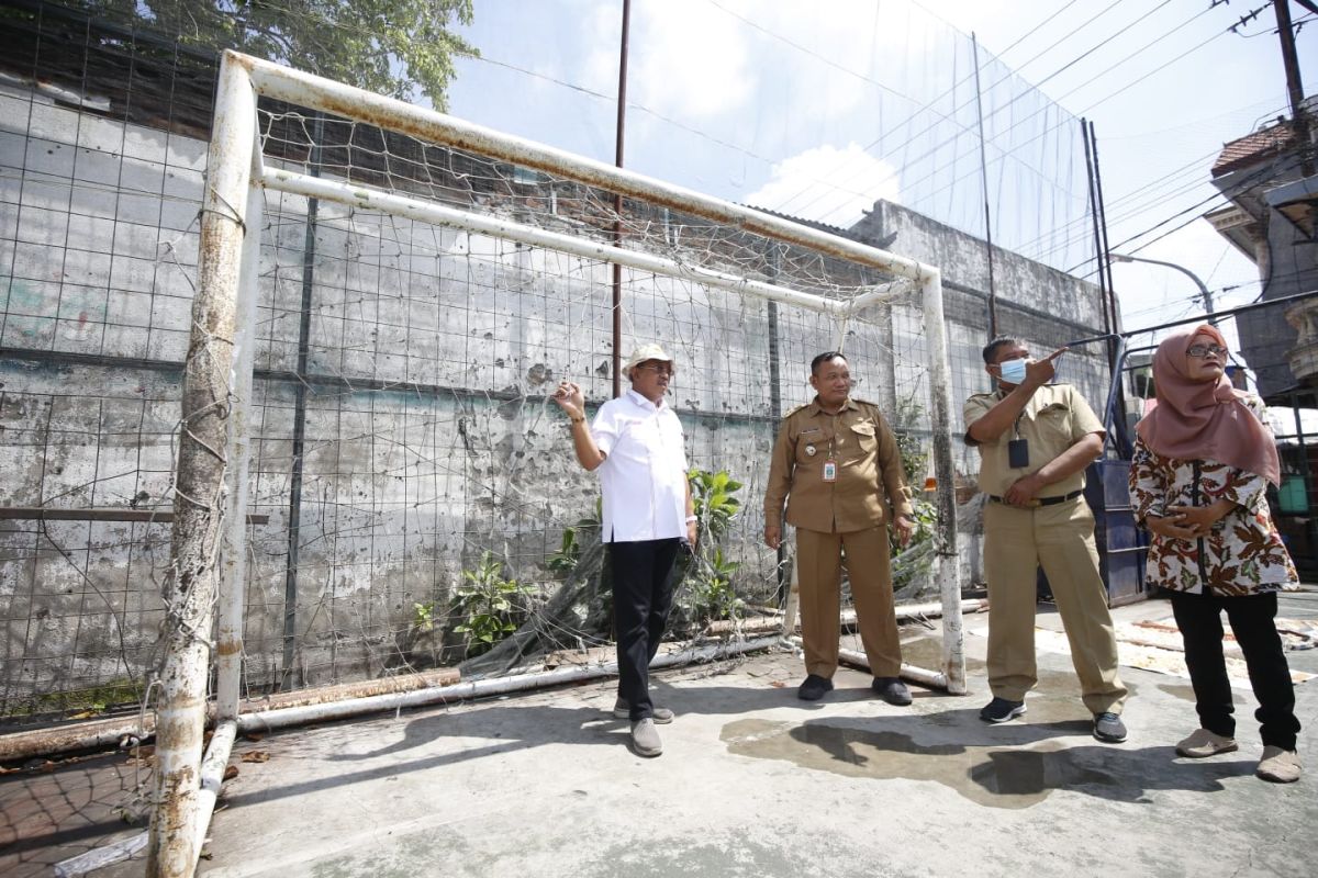 Cegah Gangster, Cak Ji minta lapangan futsal di kampung Surabaya dioptimalkan
