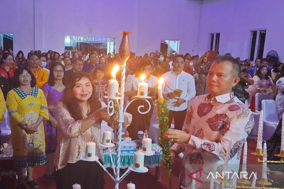 Bupati berharap seluruh gereja di Gunung Mas selalu melangkah bersama pemkab