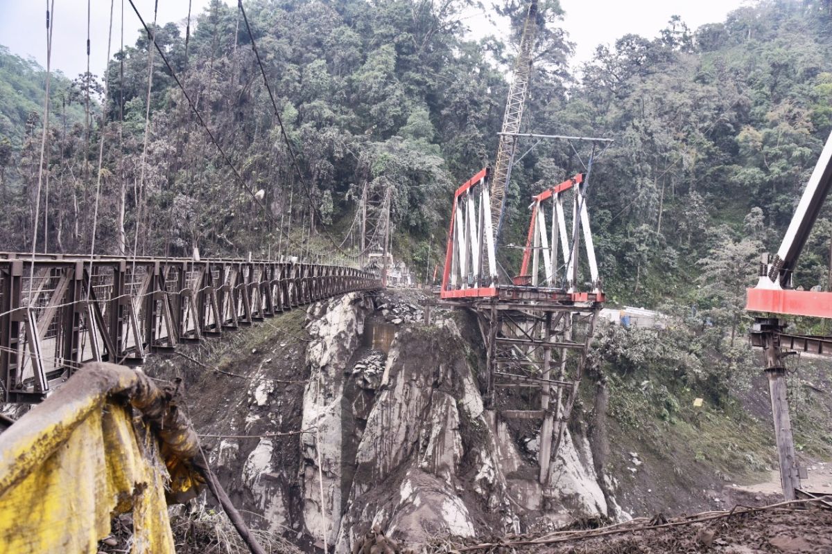 Jembatan gantung Gladak Perak di Lumajang masih ditutup pascaerupsi