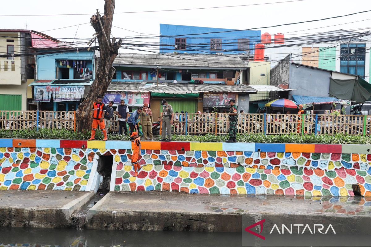 Pemkot Jakpus lakukan penataan wilayah di bantaran Kali Sentiong