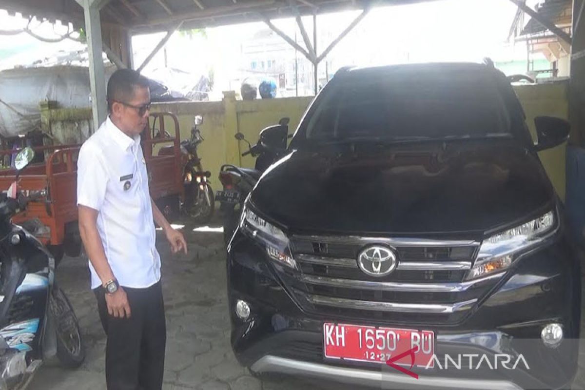Bupati serahkan 11 unit mobil dinas ke para camat di Kapuas