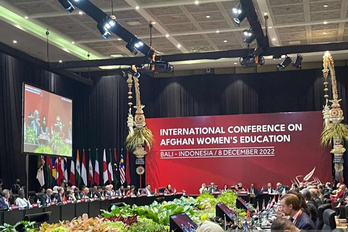 Menlu paparkan urgensi forum pendidikan bagi perempuan Afghanistan